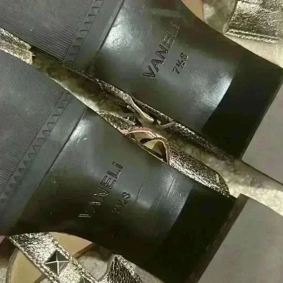 VANELi Chimba Open-toe Wide- Strap Silver Sandals- 7 1/2 - Picture 10 of 10